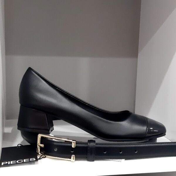 ZAPATO MUJER NEGRO CON PUNTERA CHAROL